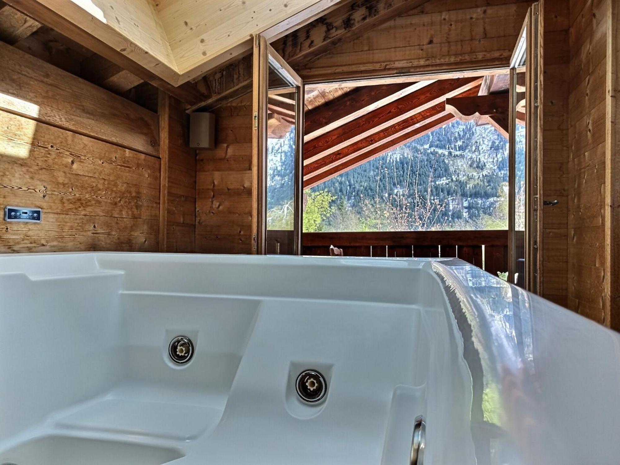 Spacieux A Pour 9 - Vue Panoramique Mont-blanc, Jacuzzi, Jardin & Parking Chamonix