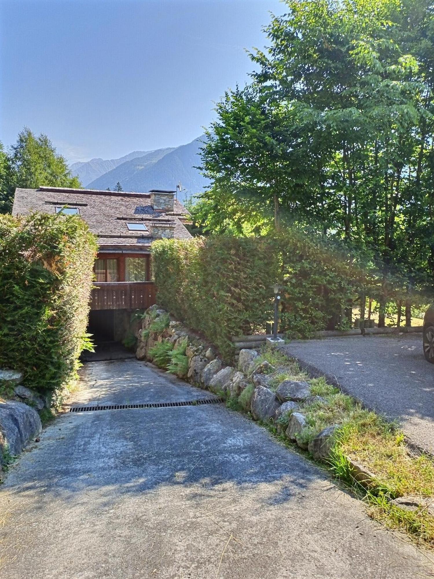 Chalet Spacieux A Pour 9 - Vue Panoramique Mont-blanc, Jacuzzi, Jardin & Parking Chamonix