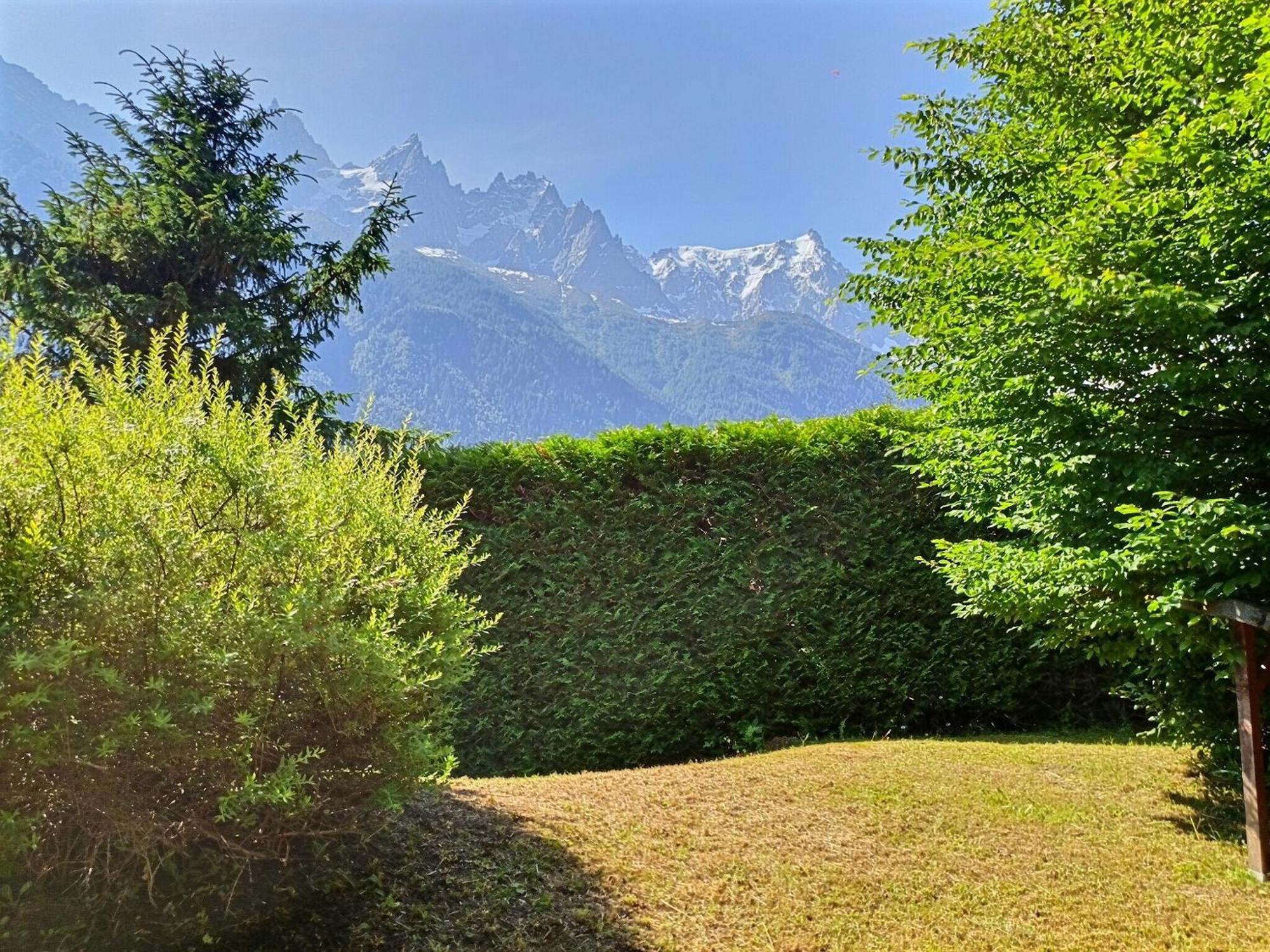 Chalet Spacieux A Pour 9 - Vue Panoramique Mont-blanc, Jacuzzi, Jardin & Parking Chamonix